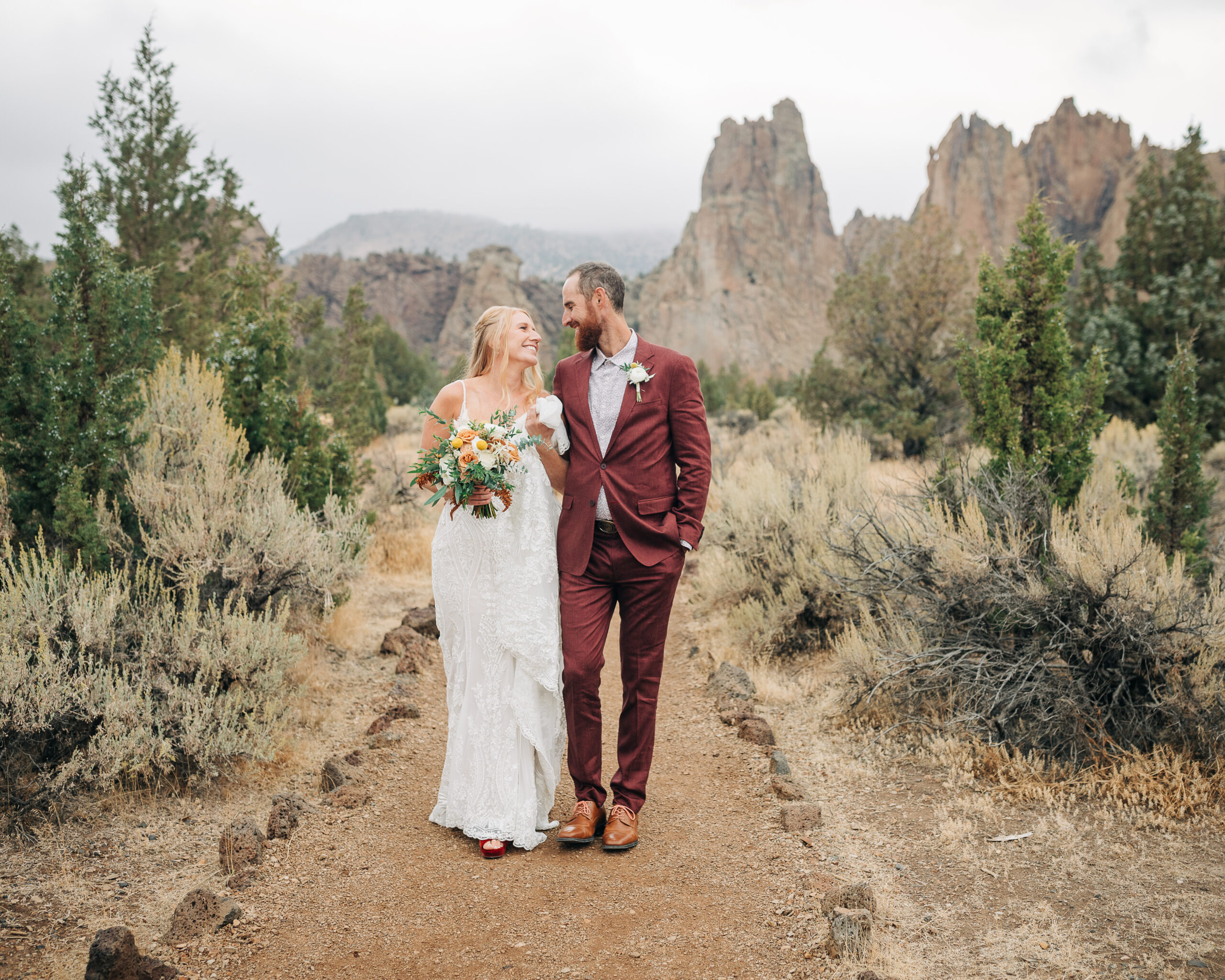 Smith rock intimate wedding ceremony. Bend Oregon weddings